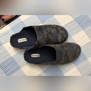 Steve Madden Black and Gray Camouflage Slippers